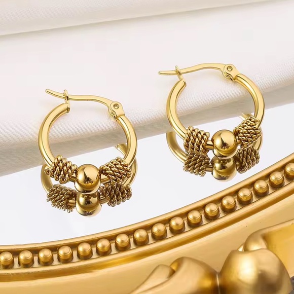 Sale 18 Gold Spinners Hoop earrings relaxing - Picture 2 of 6